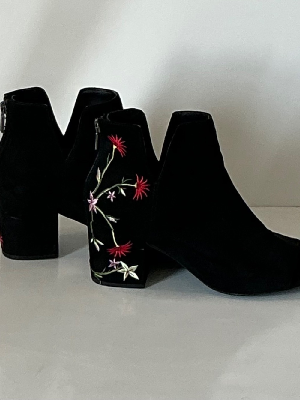 Kenneth Reaction RIde floral Embroided open toe bootie size 10